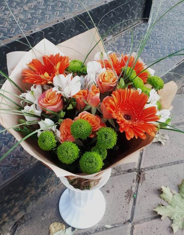 Букет цветов из: Герберы, Хризантемы, Альстромерии и Розы в Радужном Владимирской области