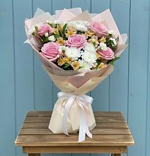 Букет цветов из:  Гвоздики, Орхидеи и Розы #REPLACE_PRED# Радужном Владимирской области