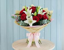 Букет цветов из:  Лилии и Розы в Радужном Владимирской области