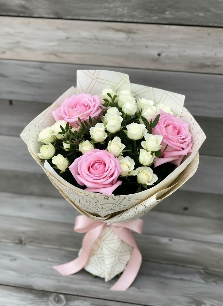 Букет цветов из: Розы в Радужном Владимирской области