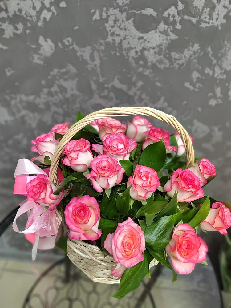 Цветочная композиция из Розы в корзине в Радужном Владимирской области
