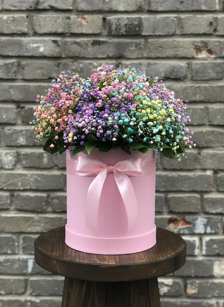 Цветочная композиция из Гипсофила и Розы в шляпной коробке в Радужном Владимирской области