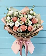 Букет цветов из:  Розы, Альстромерии и Лизиантусы в Радужном Владимирской области