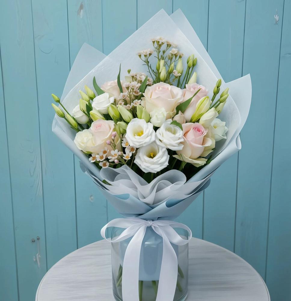 Букет цветов из: Розы и Лизиантусы в Радужном Владимирской области