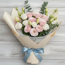 Букет цветов из:  Лизиантусы в Радужном Владимирской области