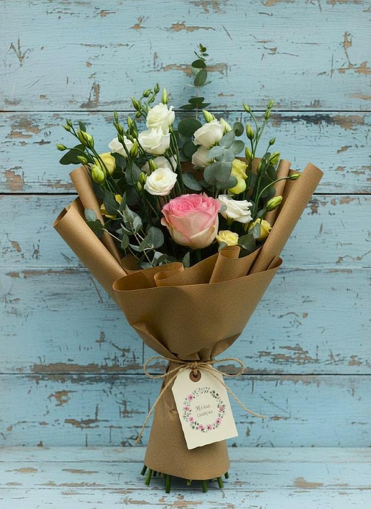 Букет цветов из: Розы и Лизиантусы в Радужном Владимирской области