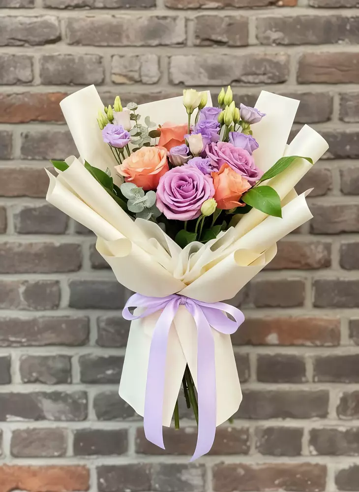 Букет цветов из: Лизиантусы и Розы в Радужном Владимирской области