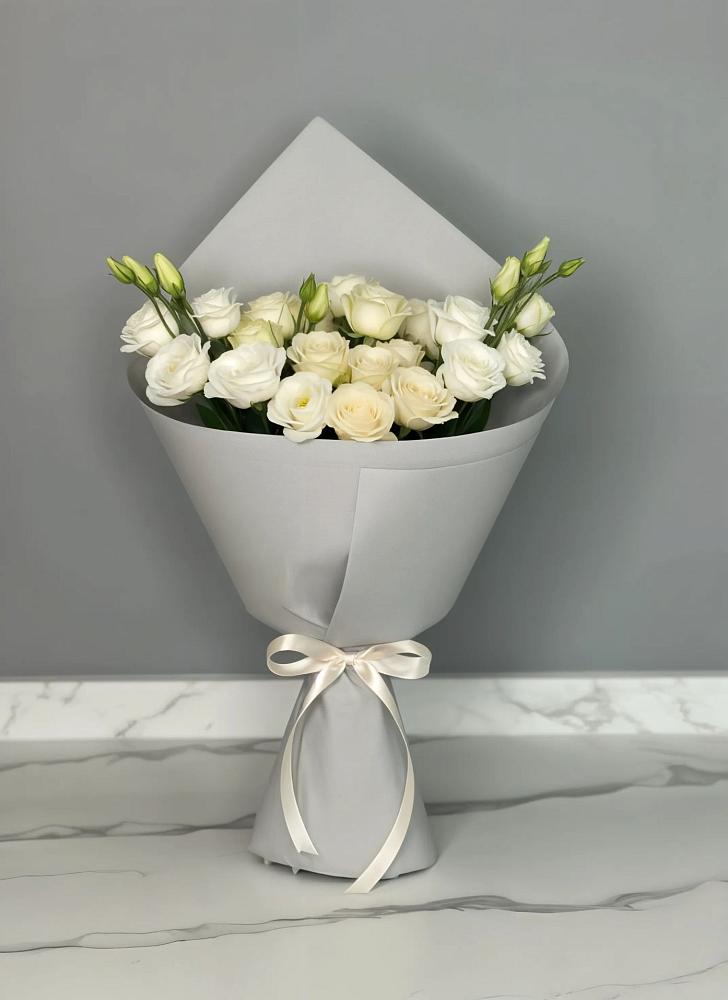 Букет цветов из: Розы и Лизиантусы в Радужном Владимирской области