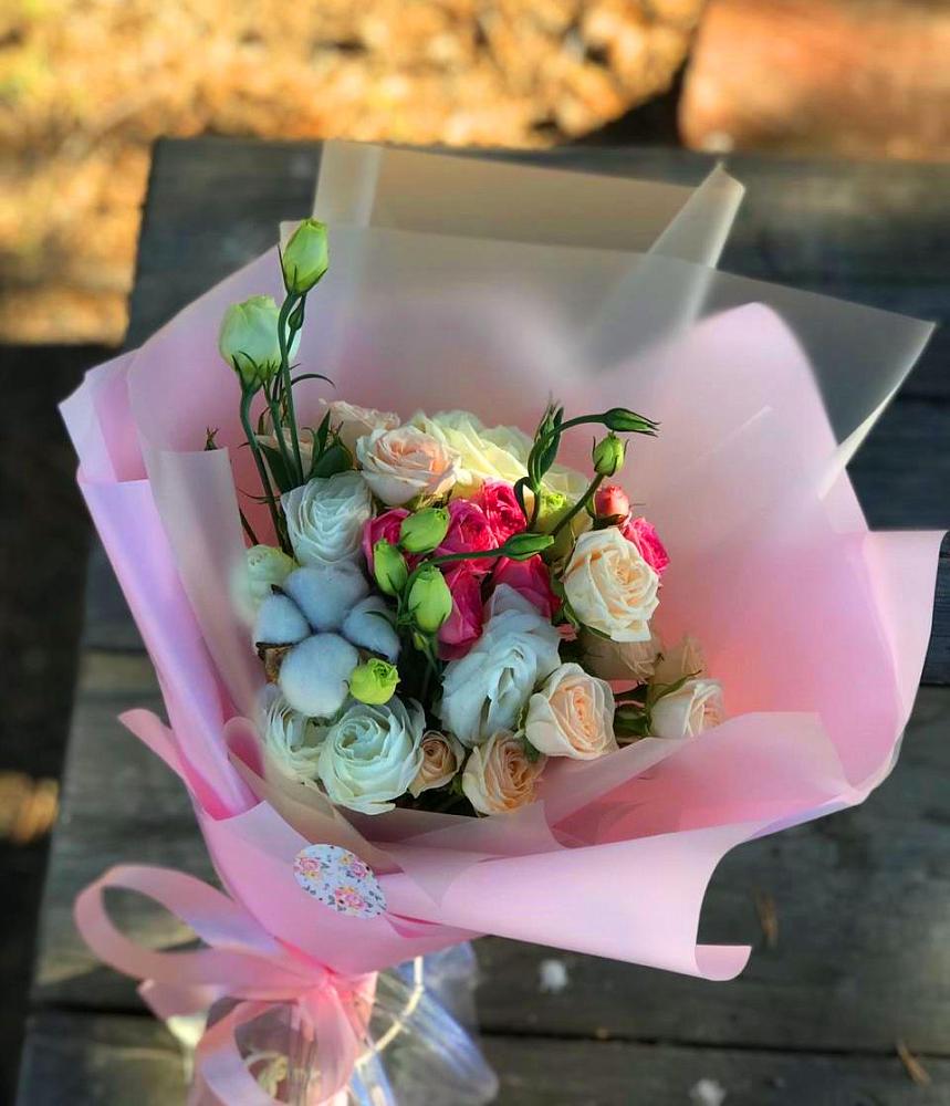 Букет цветов из: Розы и Лизиантусы в Радужном Владимирской области