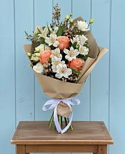 Букет цветов из:  Альстромерии, Лизиантусы, Розы и Хризантемы в Радужном Владимирской области