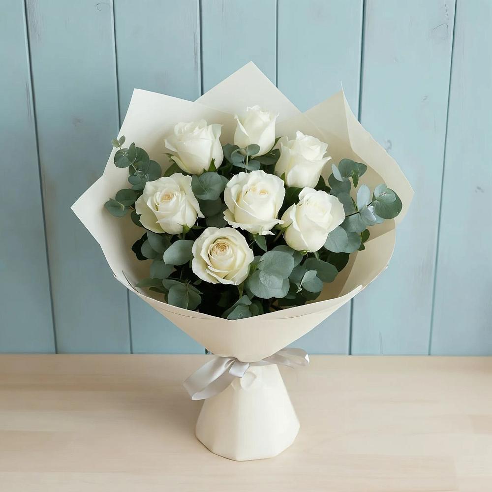 Букет Белые розы в Эвкалипте в Радужном Владимирской области