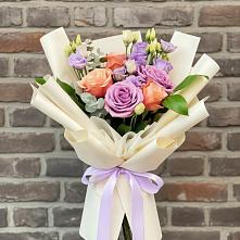 Букет цветов из:  Лизиантусы и Розы в Радужном Владимирской области