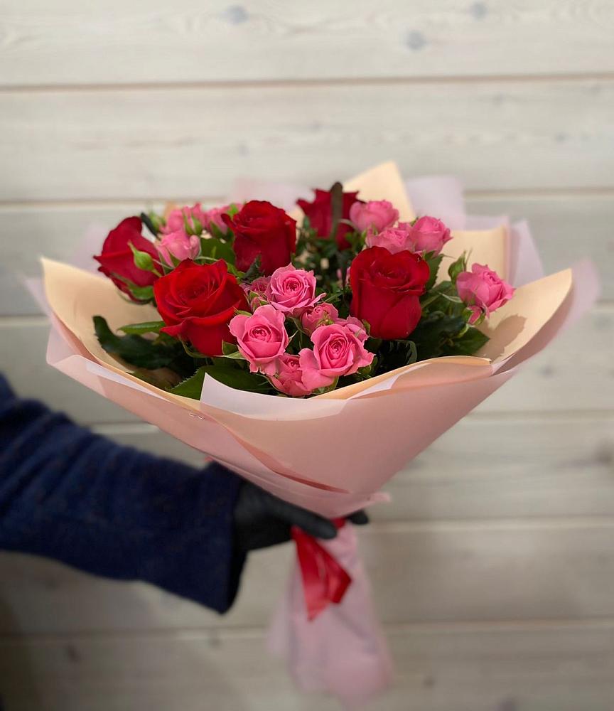 Букет цветов из: Розы в Радужном Владимирской области
