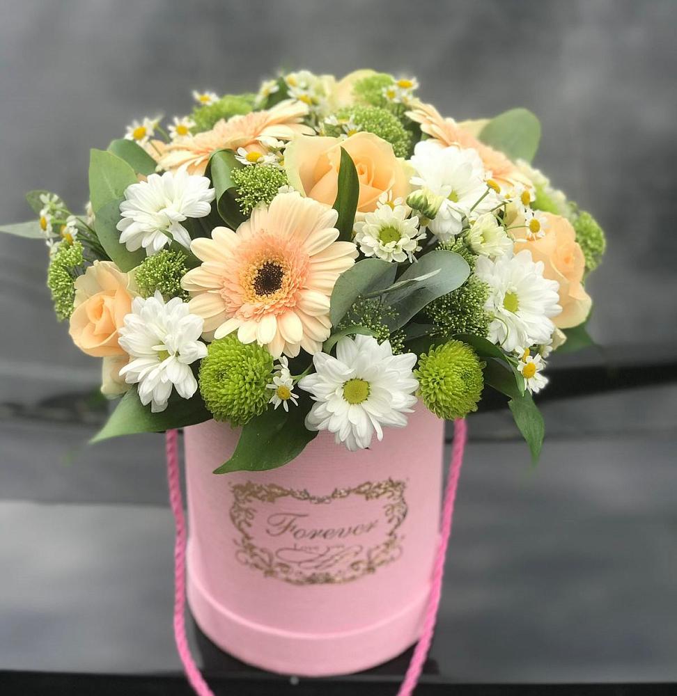 Цветочная композиция из Розы, Герберы и Хризантемы в шляпной коробке в Радужном Владимирской области