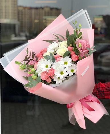 Букет цветов из: Розы, Лизиантусы и Хризантемы в Радужном Владимирской области