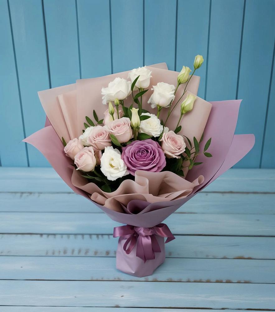 Букет цветов из: Розы и Лизиантусы в Радужном Владимирской области